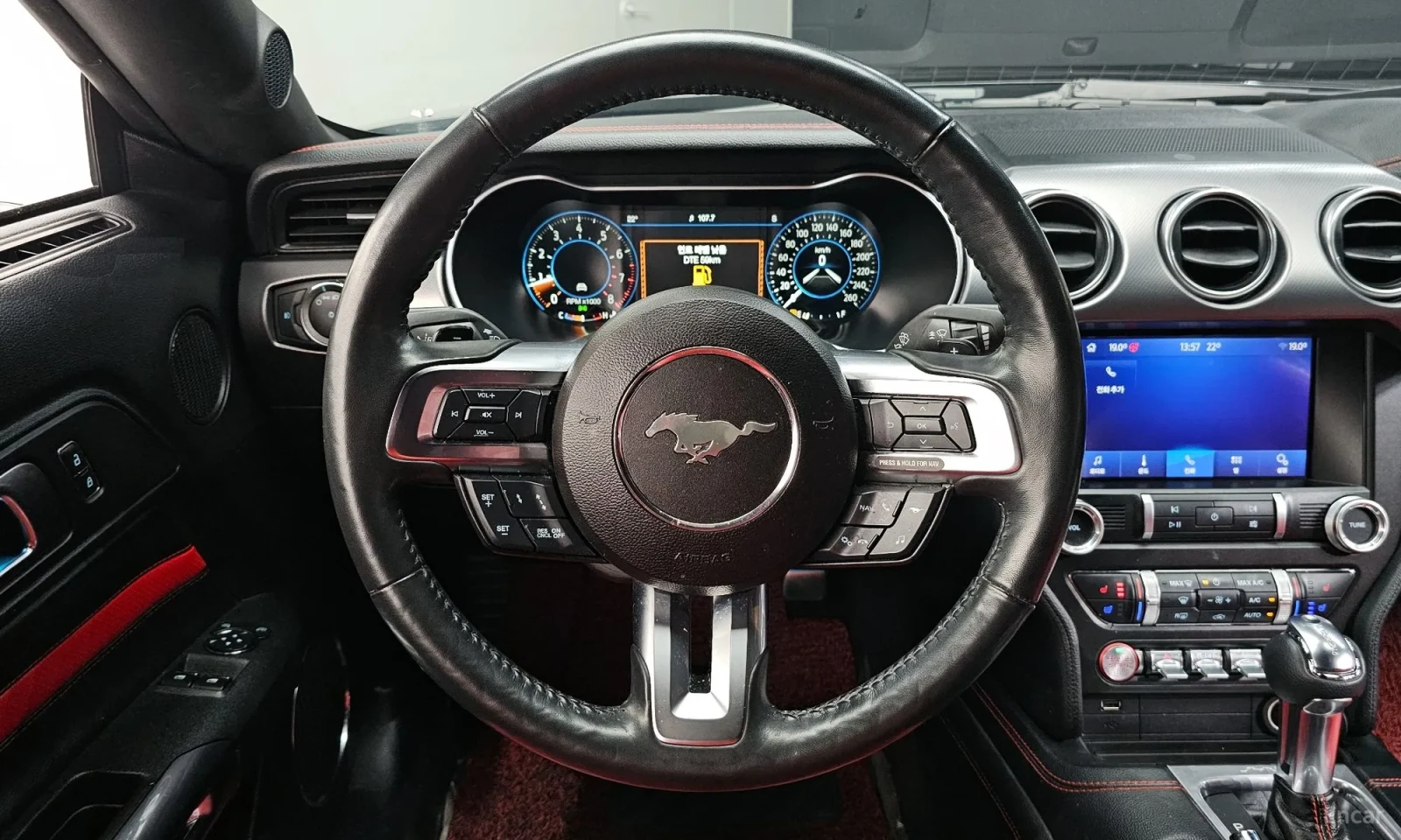 Ford Mustang, снимка 12 - Автомобили и джипове - 54783371