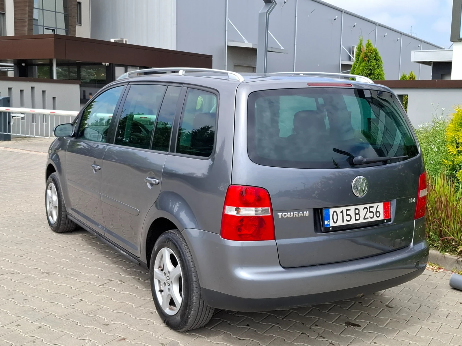 VW Touran 1.9TDI* (105кс)* KLIMATRONIK* НОВ ВНОС* , снимка 6 - Автомобили и джипове - 55024940