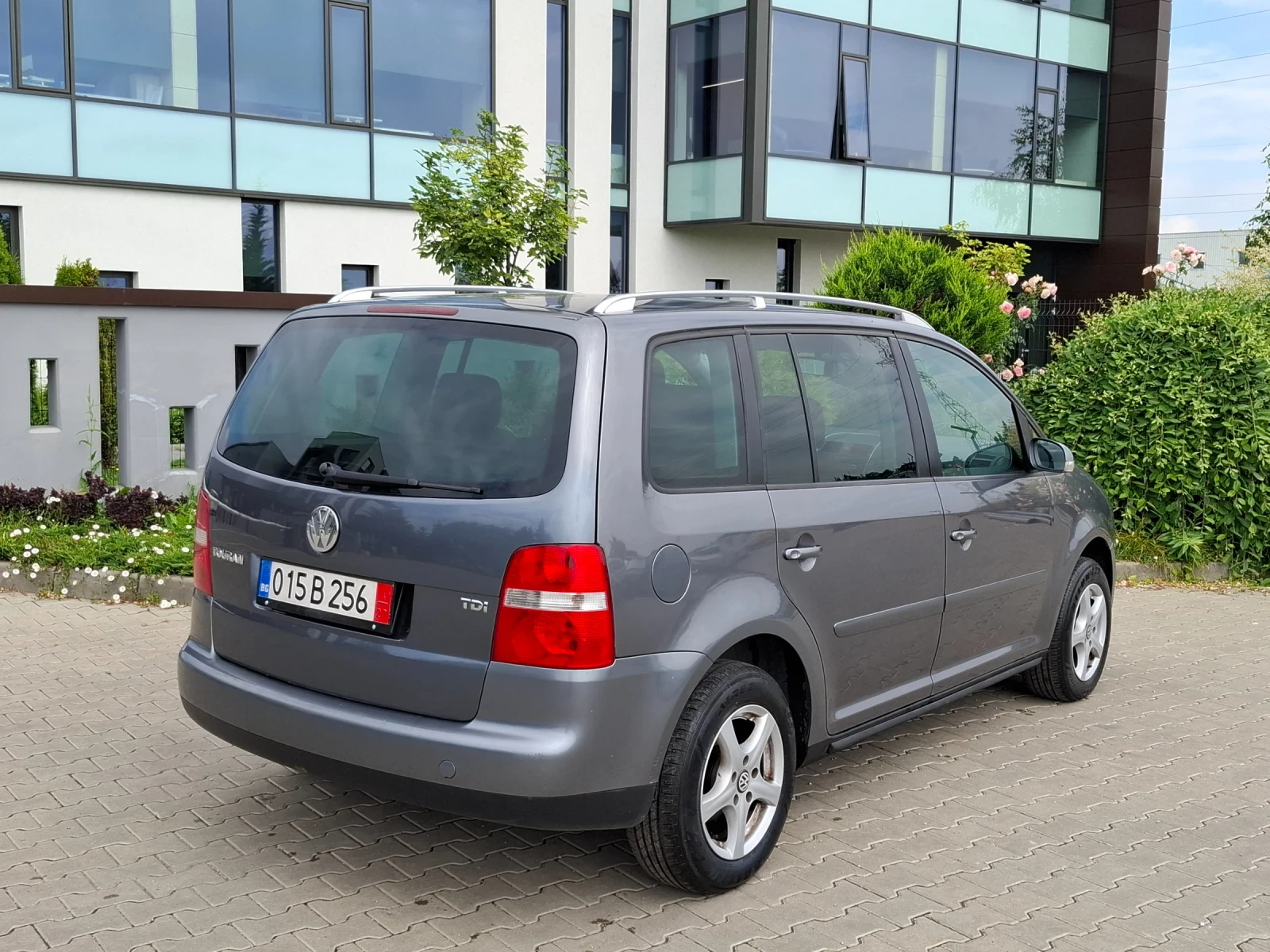 VW Touran 1.9TDI* (105кс)* KLIMATRONIK* НОВ ВНОС* , снимка 11 - Автомобили и джипове - 55024940