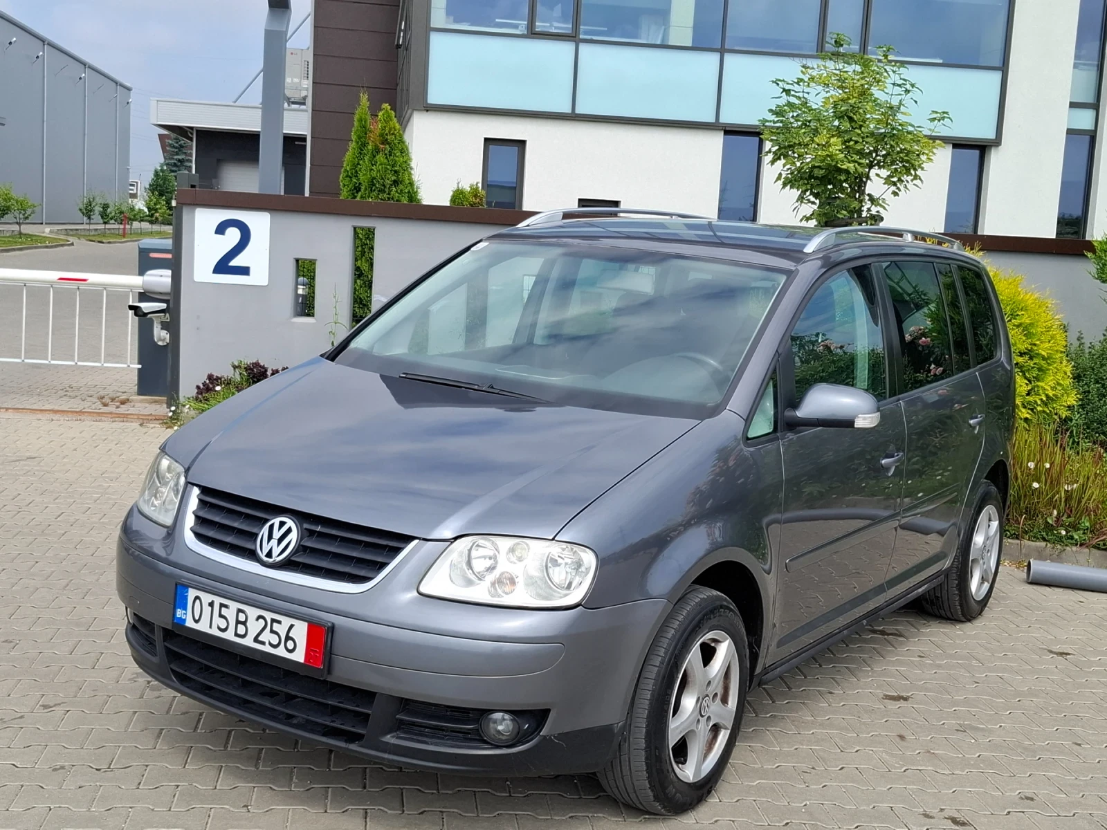 VW Touran 1.9TDI* (105кс)* KLIMATRONIK* НОВ ВНОС* , снимка 4 - Автомобили и джипове - 55024940