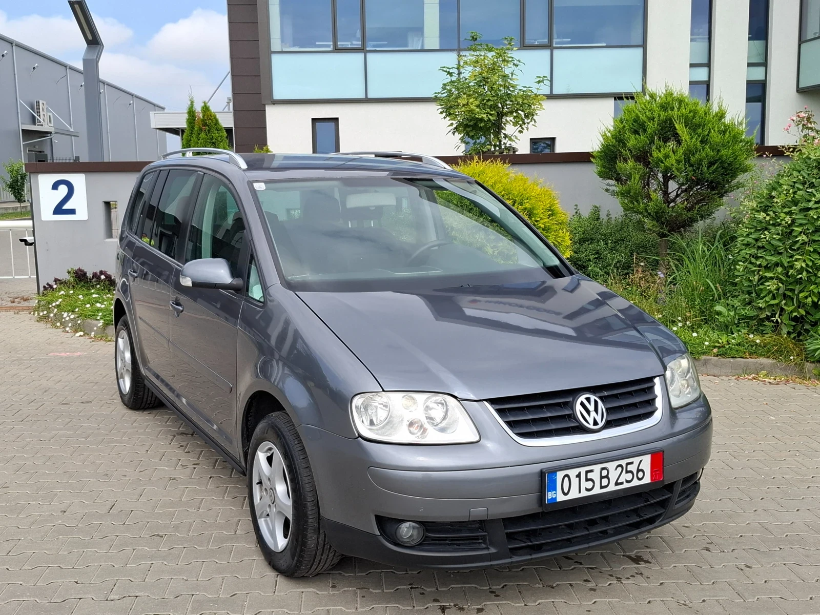 VW Touran 1.9TDI* (105кс)* KLIMATRONIK* НОВ ВНОС* , снимка 7 - Автомобили и джипове - 55024940