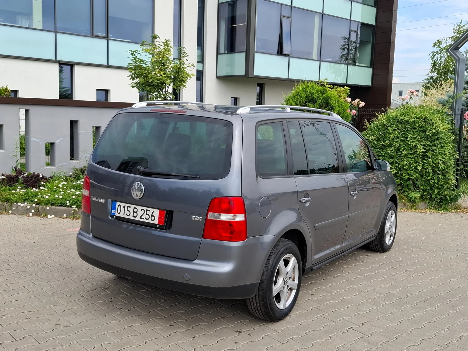 VW Touran 1.9TDI* (105кс)* KLIMATRONIK* НОВ ВНОС* , снимка 12 - Автомобили и джипове - 55024940