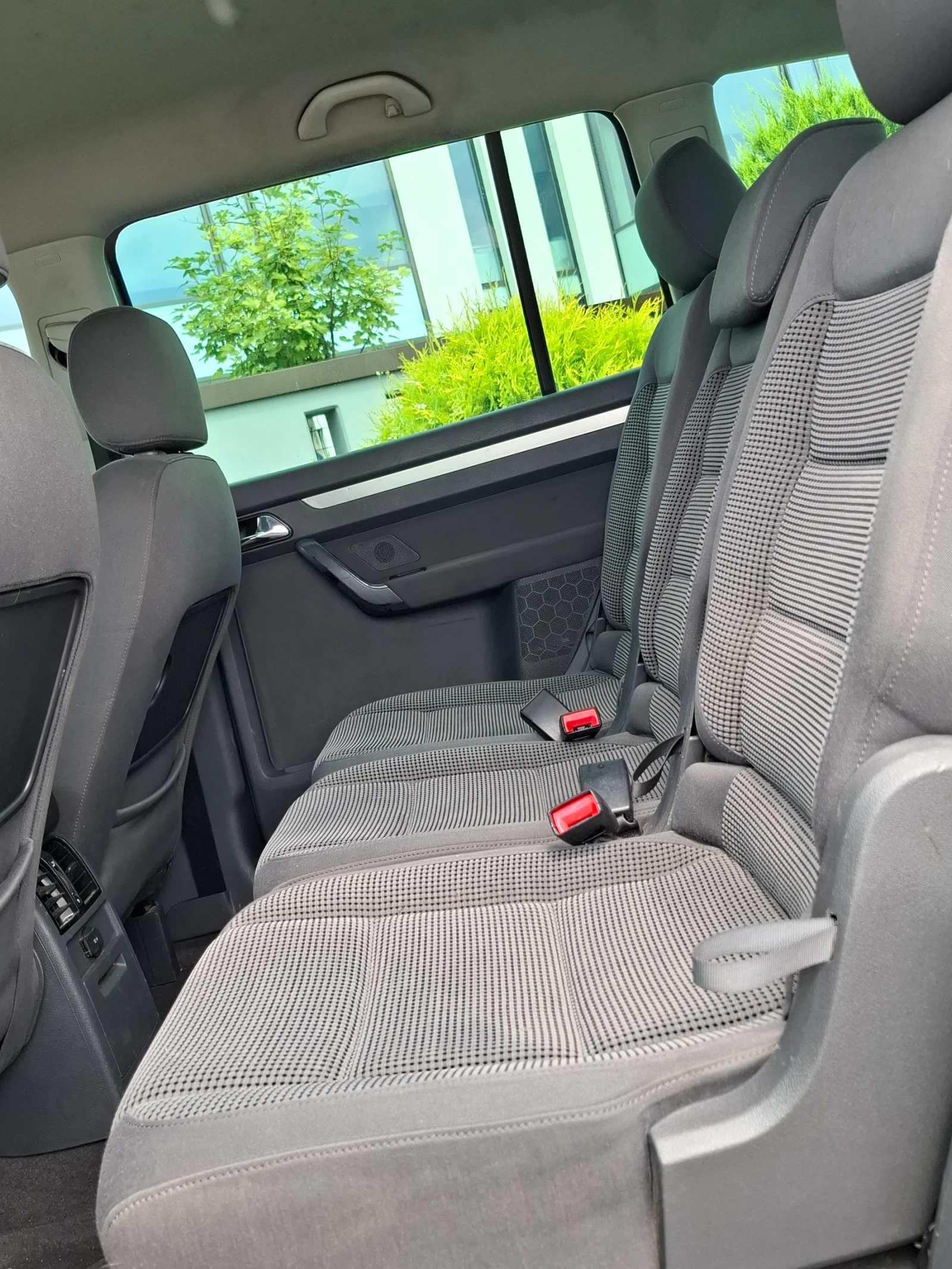 VW Touran 1.9TDI* (105кс)* KLIMATRONIK* НОВ ВНОС* , снимка 15 - Автомобили и джипове - 55024940