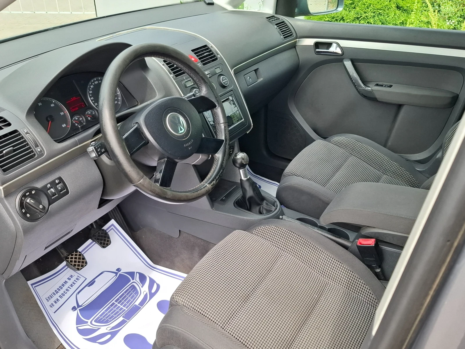VW Touran 1.9TDI* (105кс)* KLIMATRONIK* НОВ ВНОС* , снимка 13 - Автомобили и джипове - 55024940