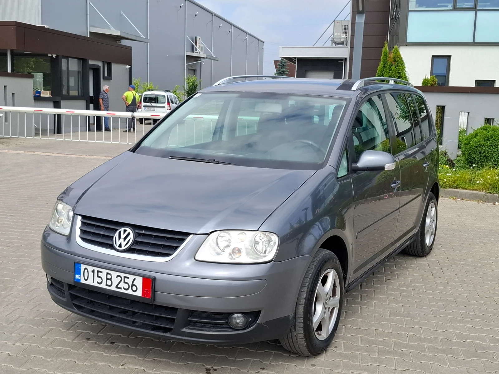 VW Touran 1.9TDI* (105кс)* KLIMATRONIK* НОВ ВНОС* , снимка 2 - Автомобили и джипове - 55024940