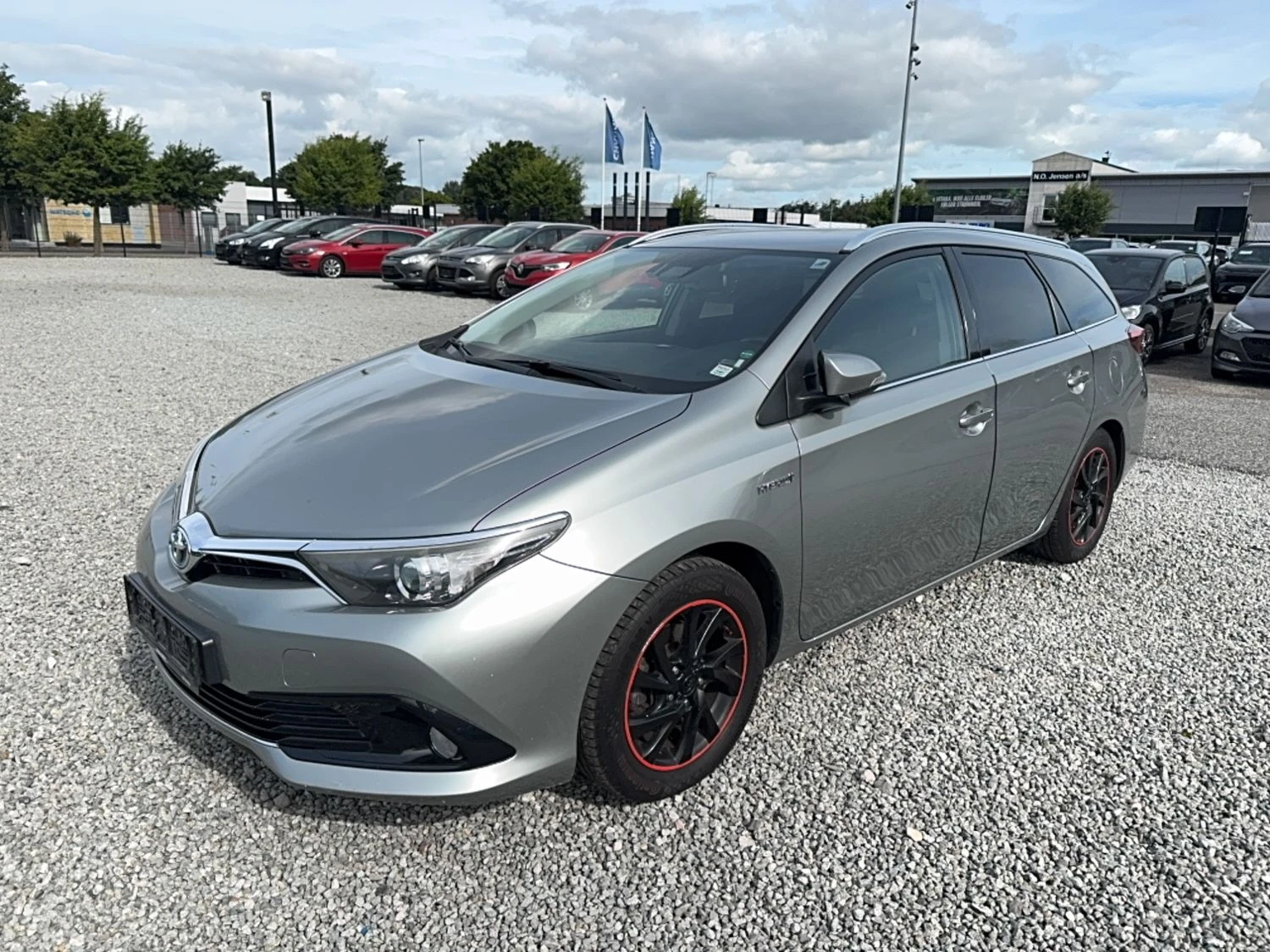 Toyota Auris 1.8 Хибрид