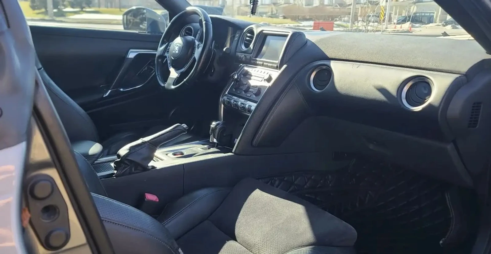 Nissan Gt-r Premium * AвтоКредит * (ЦЕНА ДО БГ), снимка 6 - Автомобили и джипове - 55139315