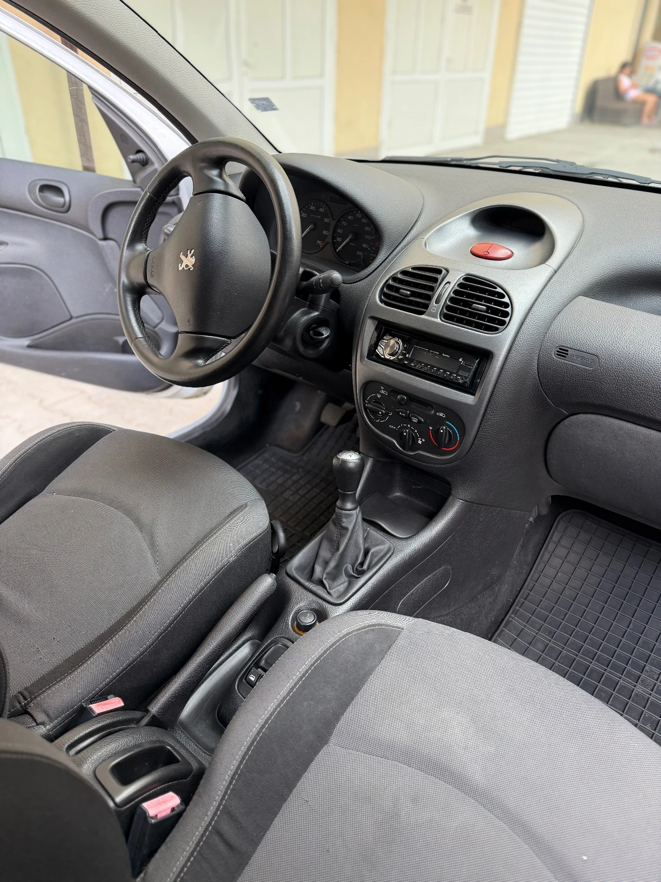 Peugeot 206, снимка 8 - Автомобили и джипове - 55403317
