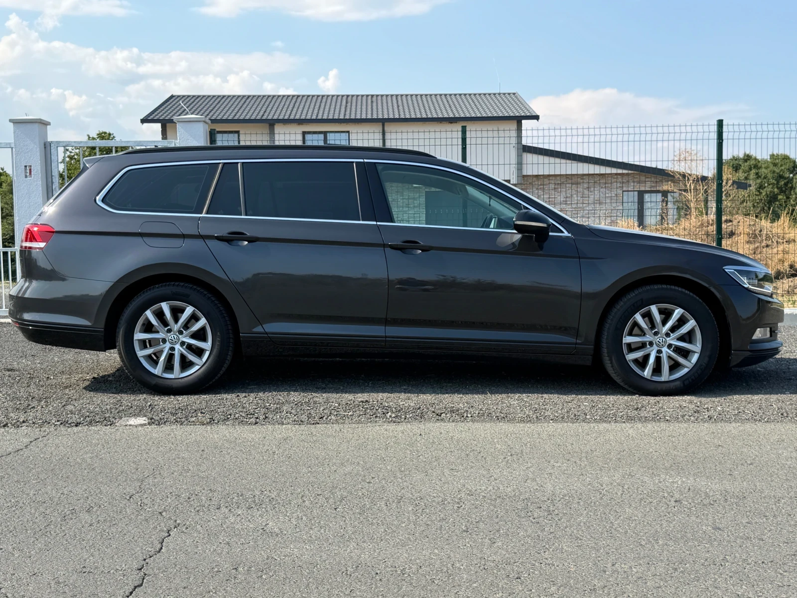 VW Passat Пълна дигитална сервизна история VW + Реални км!, снимка 4 - Автомобили и джипове - 55428196