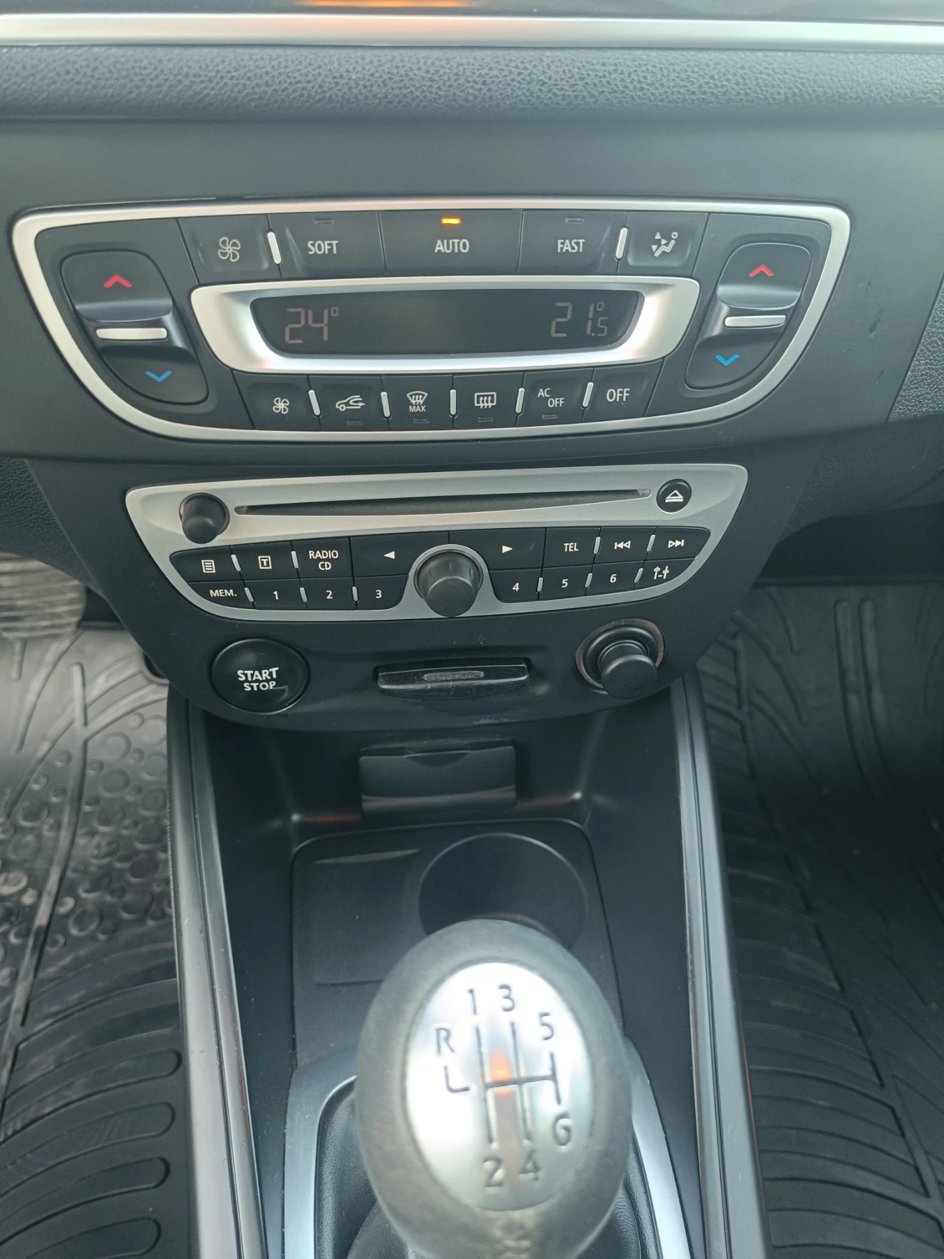 Renault Megane 1.5 DCI, снимка 10 - Автомобили и джипове - 55753740