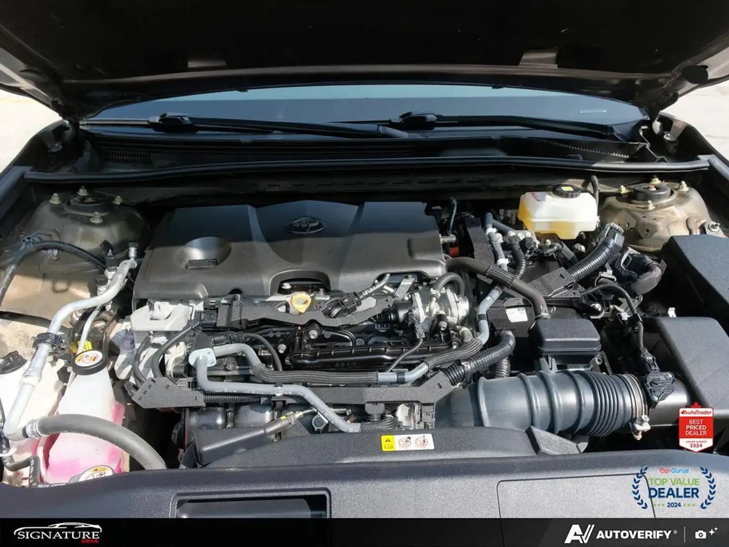 Toyota Camry SE Upgrade No Accident Sunroof Carplay BSM, снимка 7 - Автомобили и джипове - 56209081