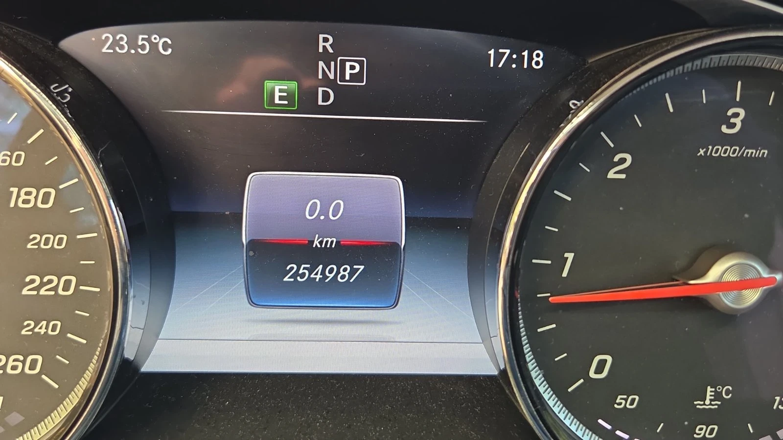 Mercedes-Benz E 220 2.2D, снимка 8 - Автомобили и джипове - 56362983