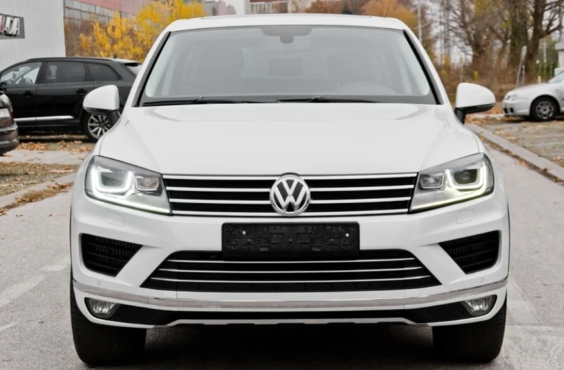 VW Touareg 3.0 R-line, снимка 2 - Автомобили и джипове - 49365017