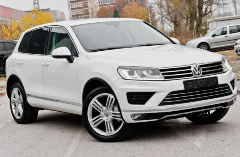 VW Touareg 3.0 R-line, снимка 1 - Автомобили и джипове - 49365017