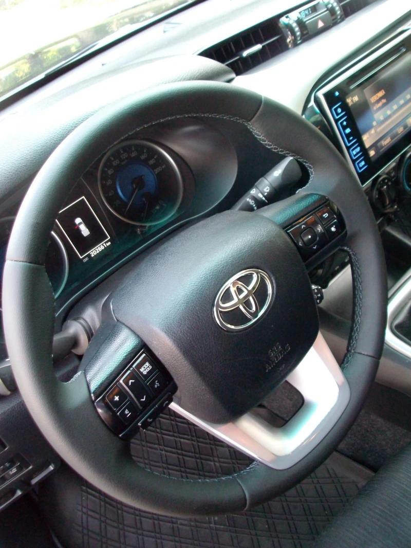 Toyota Hilux 2.4 D4-D * 150 p.s. * 4x4 * Klimatik * DOUBLE CAB , снимка 12 - Автомобили и джипове - 50813084