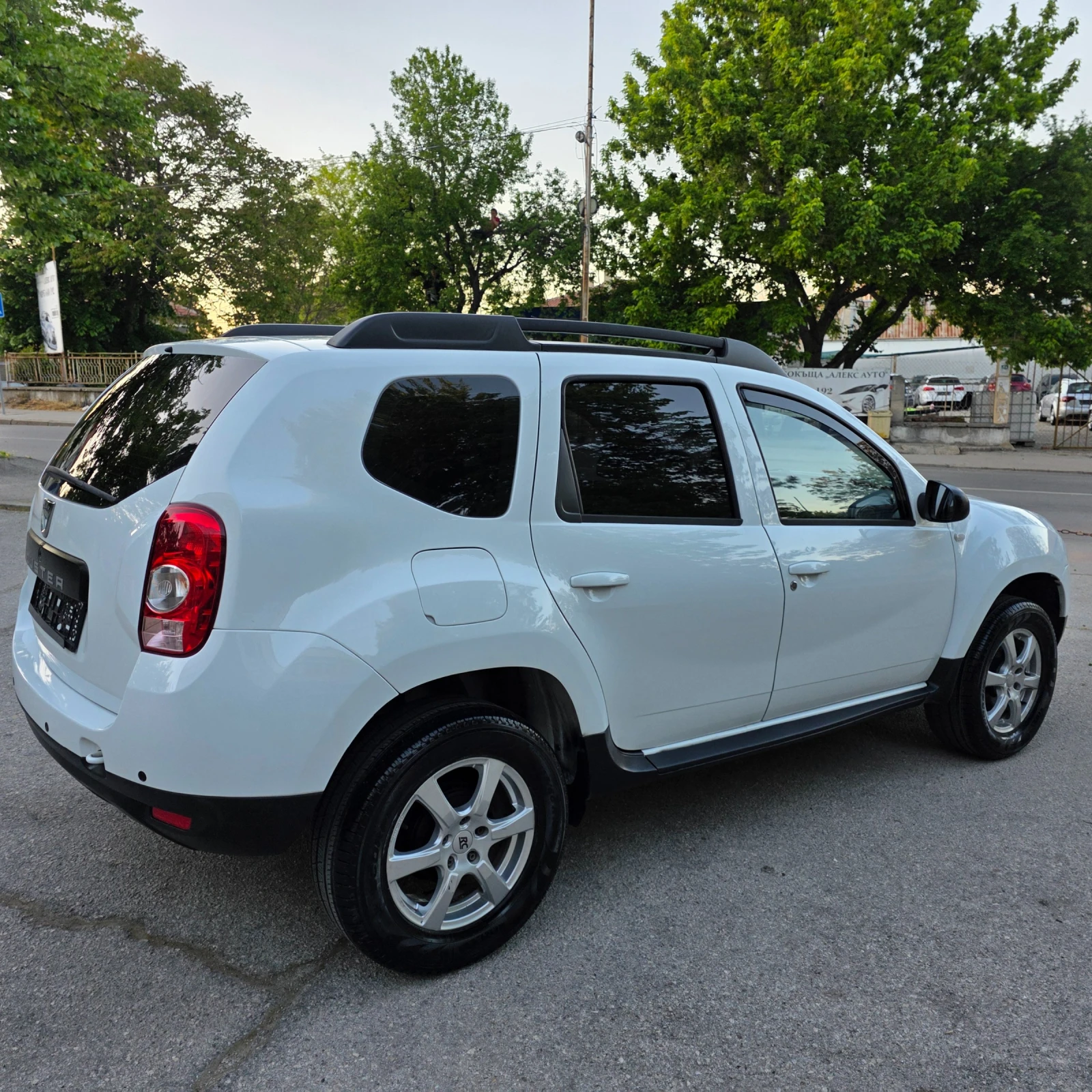 Dacia Duster 1.6i GAZ - изображение 5