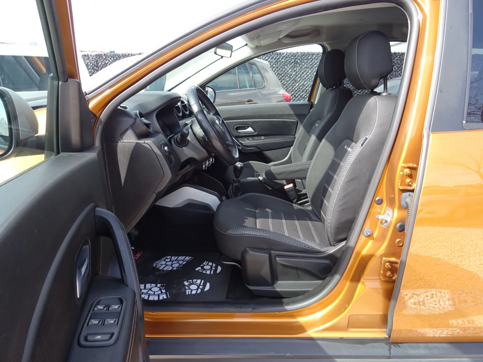 Dacia Duster 1.5 BlueDci Prestige 2WD, снимка 9 - Автомобили и джипове - 53904540