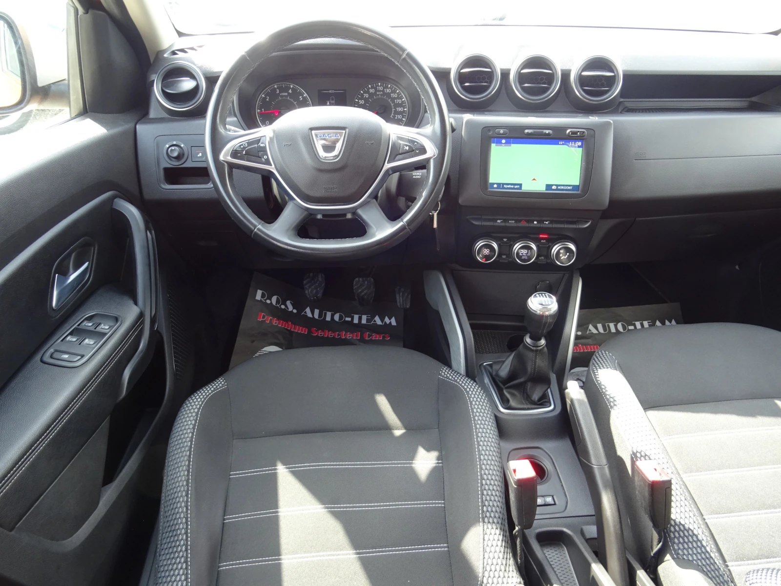 Dacia Duster 1.5 BlueDci Prestige 2WD, снимка 11 - Автомобили и джипове - 53904540