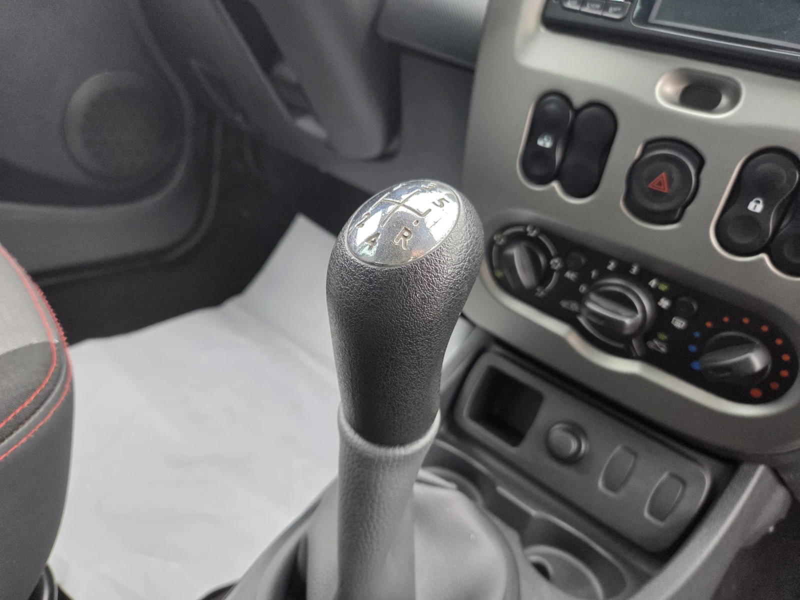 Dacia Duster 1.6 GPL, снимка 14 - Автомобили и джипове - 54202984