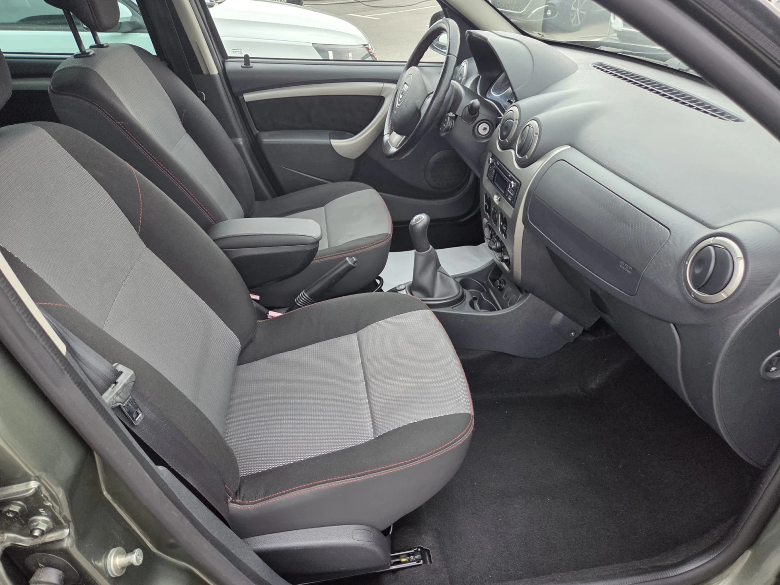 Dacia Duster 1.6 GPL, снимка 9 - Автомобили и джипове - 54202984