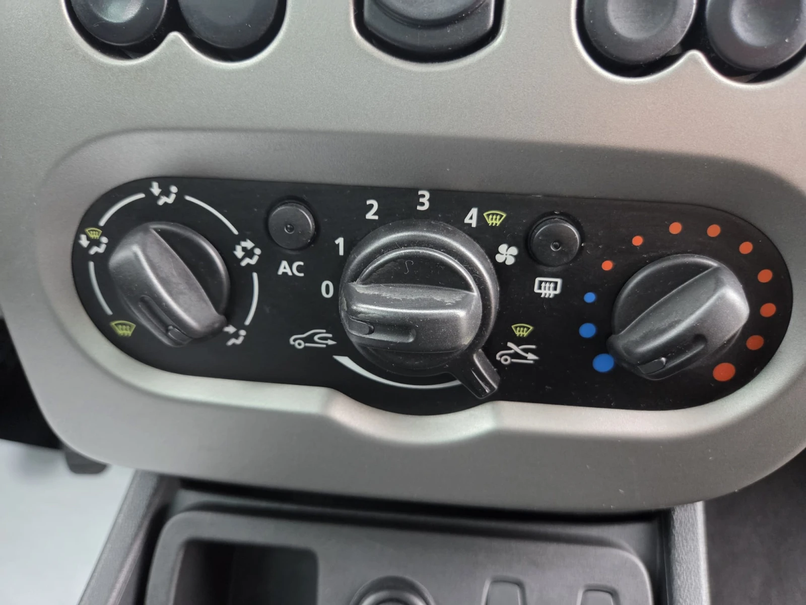 Dacia Duster 1.6 GPL, снимка 13 - Автомобили и джипове - 54202984