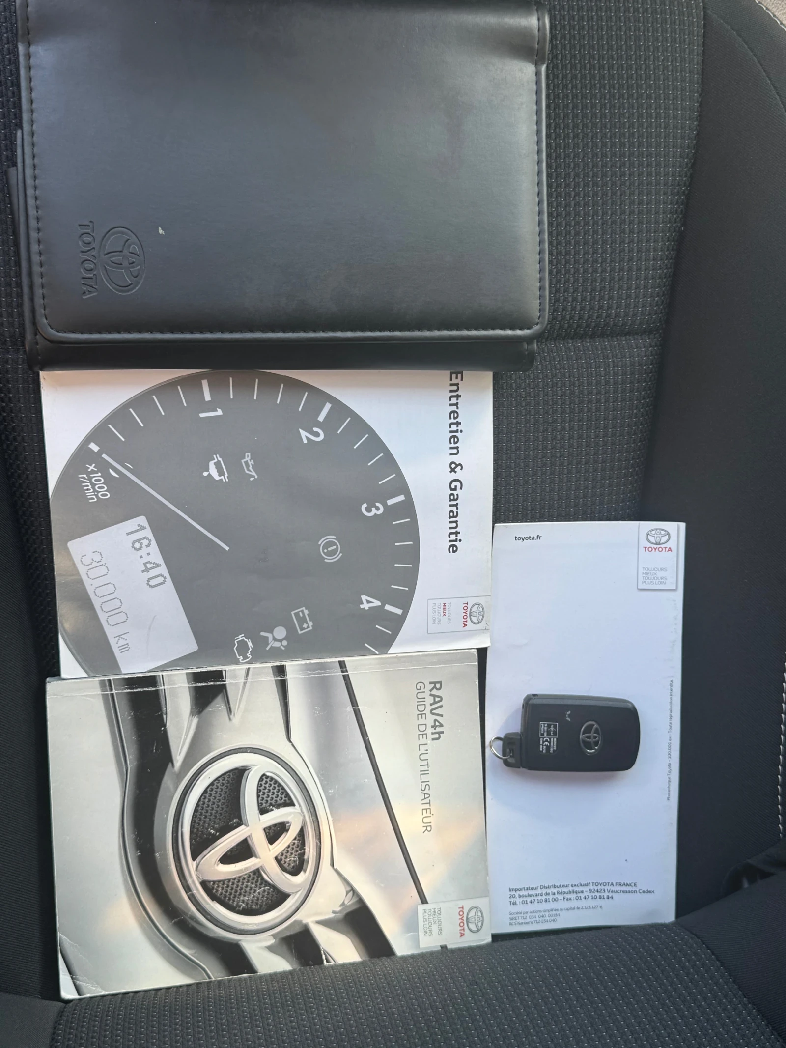 Toyota Rav4 Hybrid, снимка 16 - Автомобили и джипове - 54566629