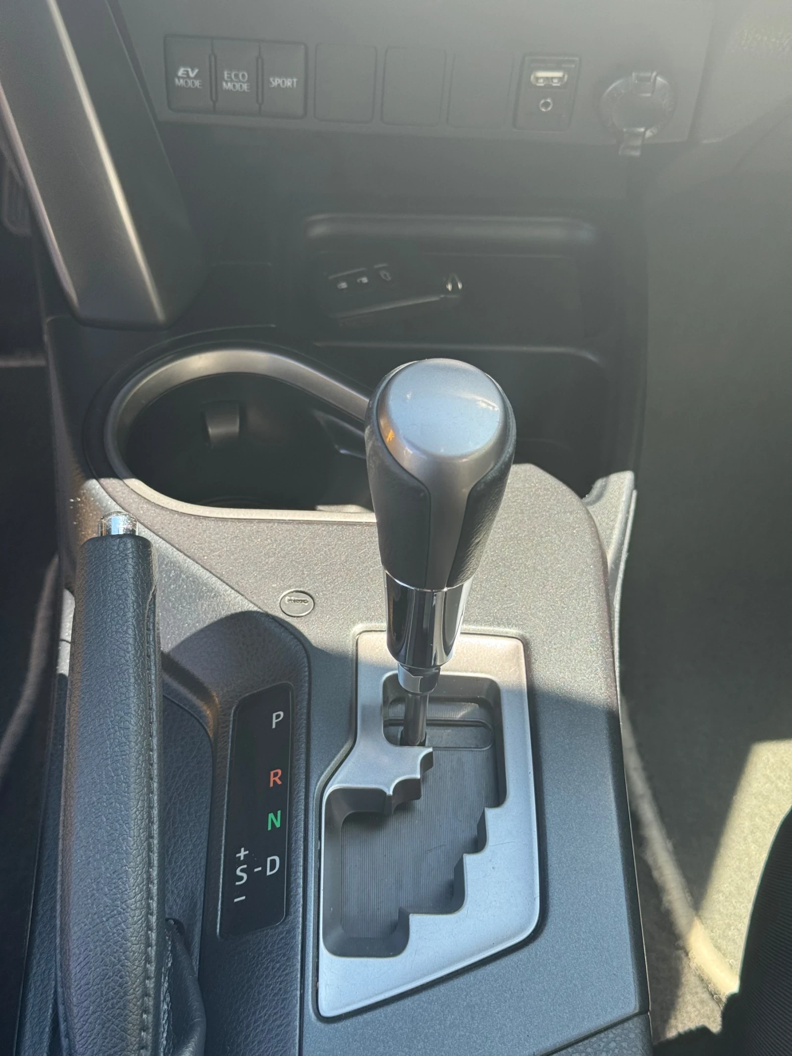 Toyota Rav4 Hybrid, снимка 14 - Автомобили и джипове - 54566629
