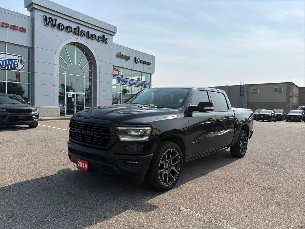 Dodge RAM 1500  Sport / CARFAX / КЛИП НА МОТОРА 