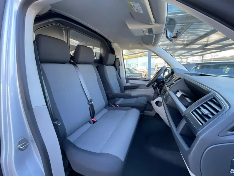 VW T6 2.0TDI/Auto/Парктроник/Навигация , снимка 13 - Бусове и автобуси - 52926940
