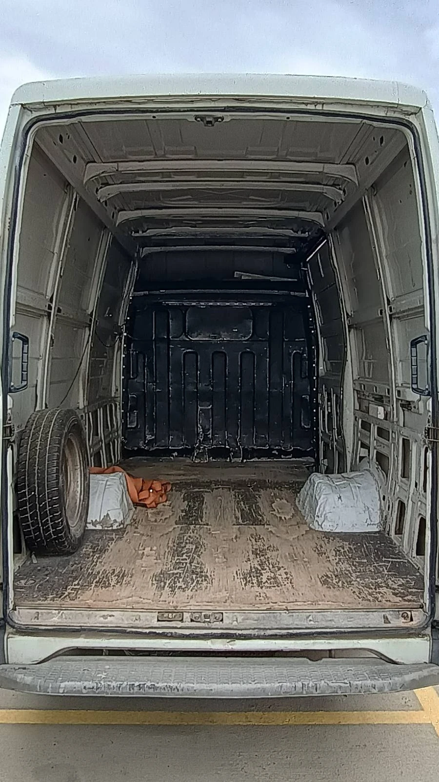 Iveco Daily, снимка 8 - Бусове и автобуси - 55799161