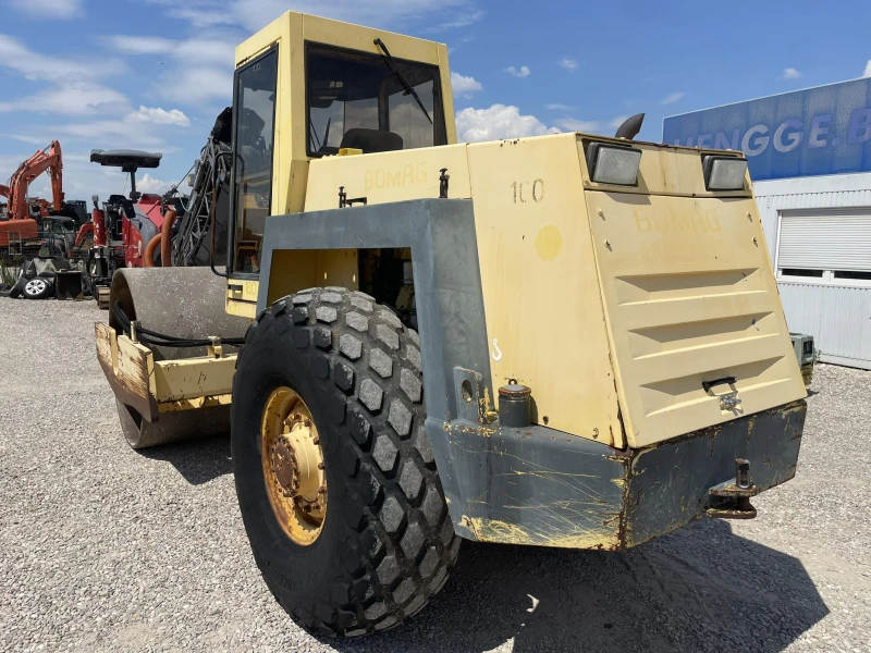 Валяк BOMAG BW 213 D, снимка 7 - Индустриална техника - 46820451