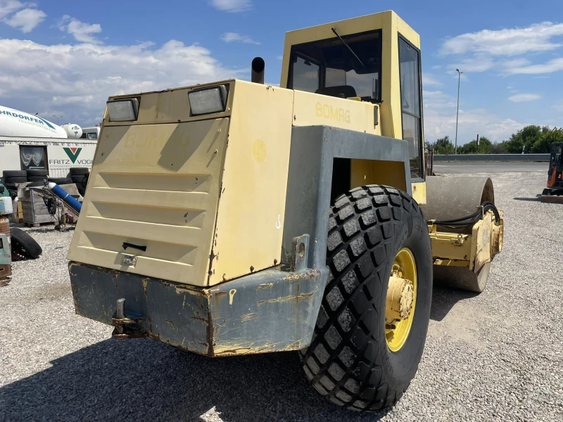 Валяк BOMAG BW 213 D, снимка 6 - Индустриална техника - 46820451