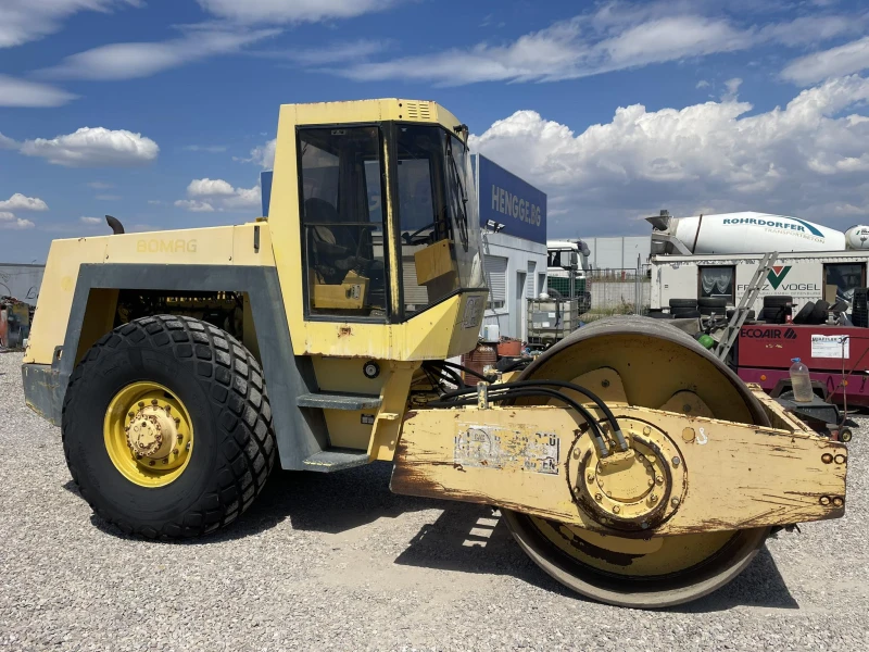 Валяк BOMAG BW 213 D, снимка 4 - Индустриална техника - 46820451