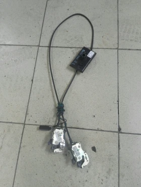 Ключалка задна лява врата Мерцедес Вито