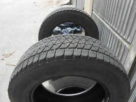 Гуми Зимни 215/65R16, снимка 2 - Гуми и джанти - 44992169