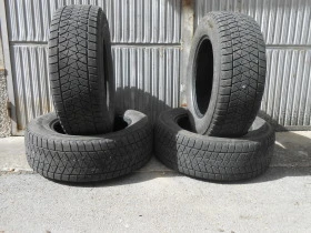 Гуми Зимни 215/65R16, снимка 1 - Гуми и джанти - 44992169