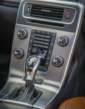 Volvo V60 2.4 D6 AWD PLUG-IN, снимка 9