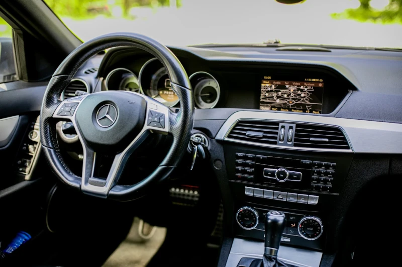 Mercedes-Benz C 250 AMG, снимка 7 - Автомобили и джипове - 52309938