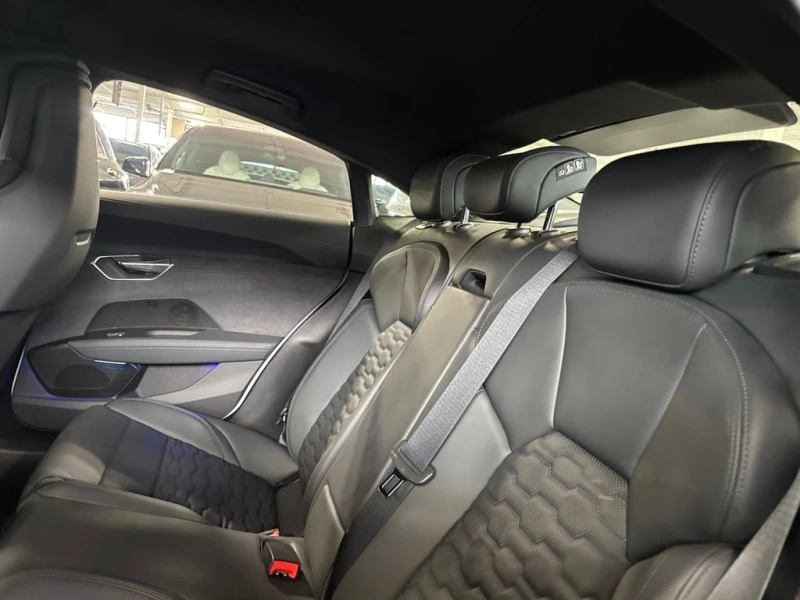 Audi E-Tron GT * RS * QUATTRO| CARBON| MASSAGE| LASER| 3DC, снимка 12 - Автомобили и джипове - 52927190