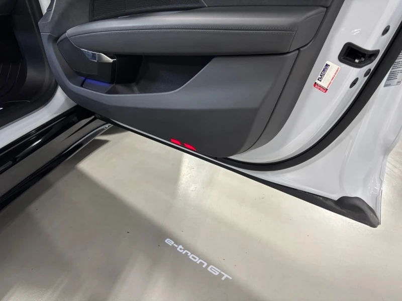 Audi E-Tron GT * RS * QUATTRO| CARBON| MASSAGE| LASER| 3DC, снимка 17 - Автомобили и джипове - 52927190