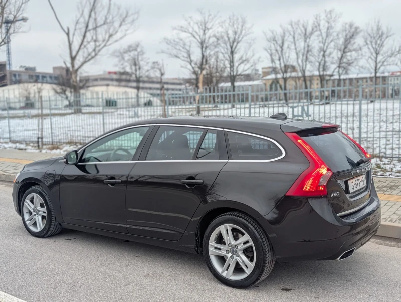 Volvo V60 2.4 D6 AWD PLUG-IN, снимка 2 - Автомобили и джипове - 53594276