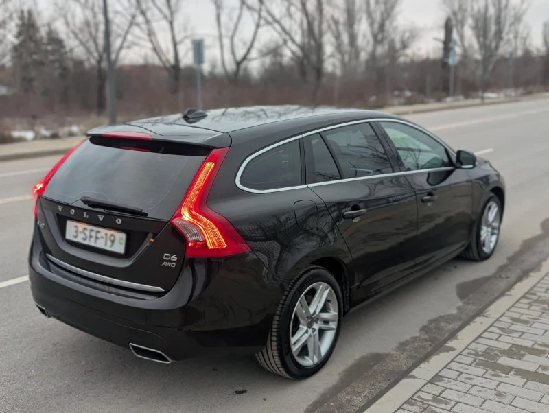Volvo V60 2.4 D6 AWD PLUG-IN, снимка 4 - Автомобили и джипове - 53594276