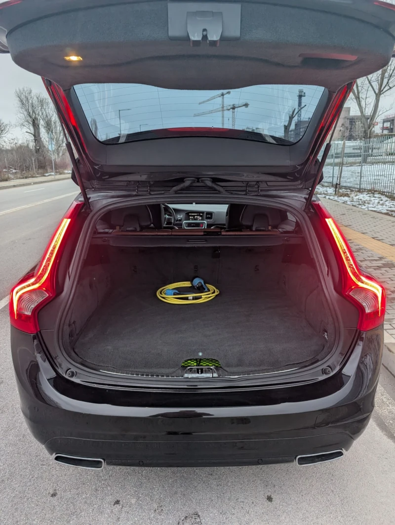 Volvo V60 2.4 D6 AWD PLUG-IN, снимка 8 - Автомобили и джипове - 53594276