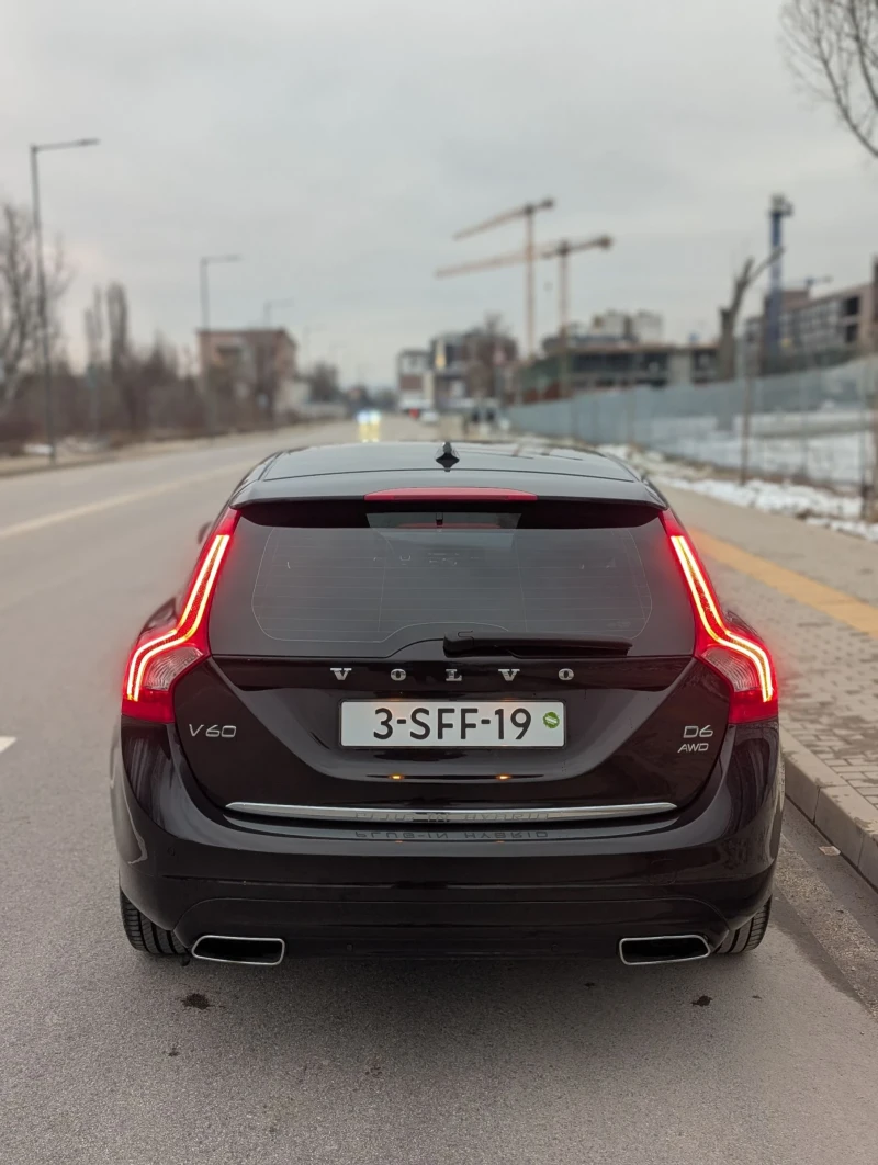 Volvo V60 2.4 D6 AWD PLUG-IN, снимка 3 - Автомобили и джипове - 53594276