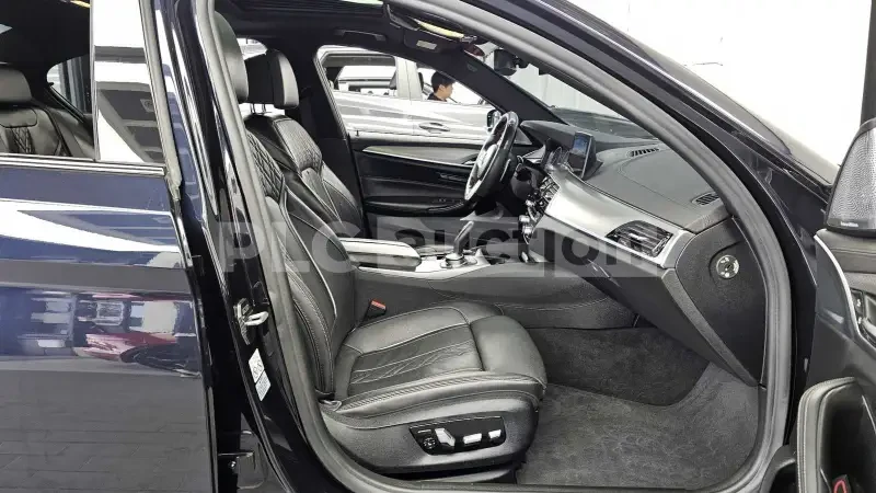 BMW 550 d xDrive| 360| ОБДУХ| DISTRONIC| ВКЛ.ТЕХНОТЕСТ, снимка 9 - Автомобили и джипове - 54669629
