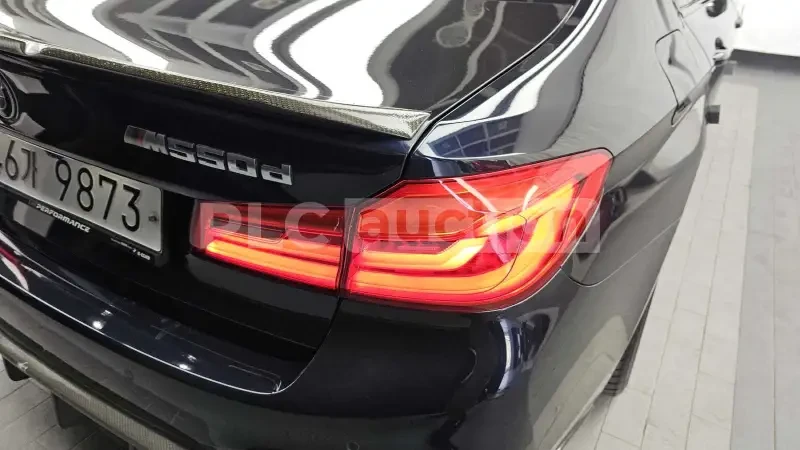 BMW 550 d xDrive| 360| ОБДУХ| DISTRONIC| ВКЛ.ТЕХНОТЕСТ, снимка 2 - Автомобили и джипове - 54669629