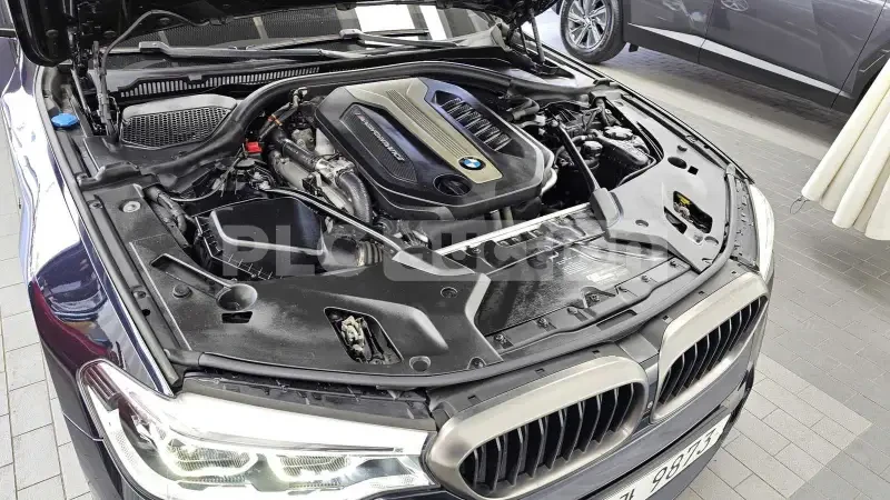 BMW 550 d xDrive| 360| ОБДУХ| DISTRONIC| ВКЛ.ТЕХНОТЕСТ, снимка 14 - Автомобили и джипове - 54669629