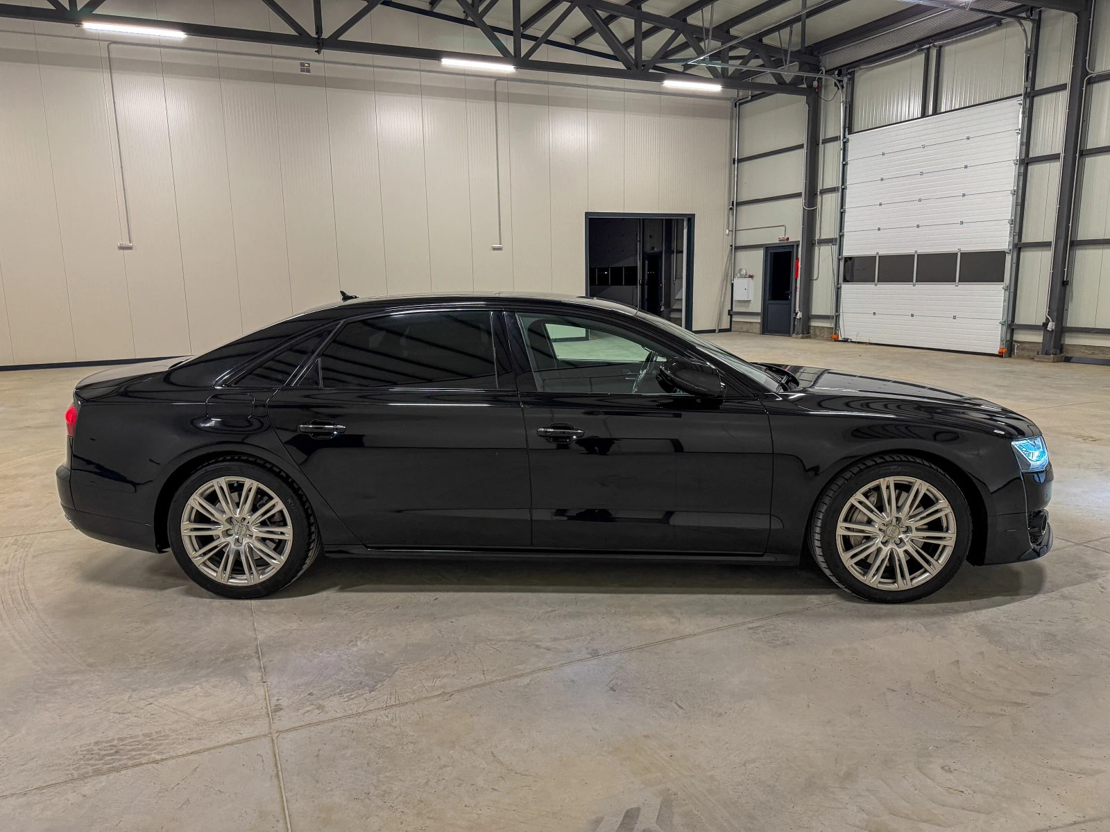 Audi A8 4.0 TFSI LONG V8 S-Line - изображение 2