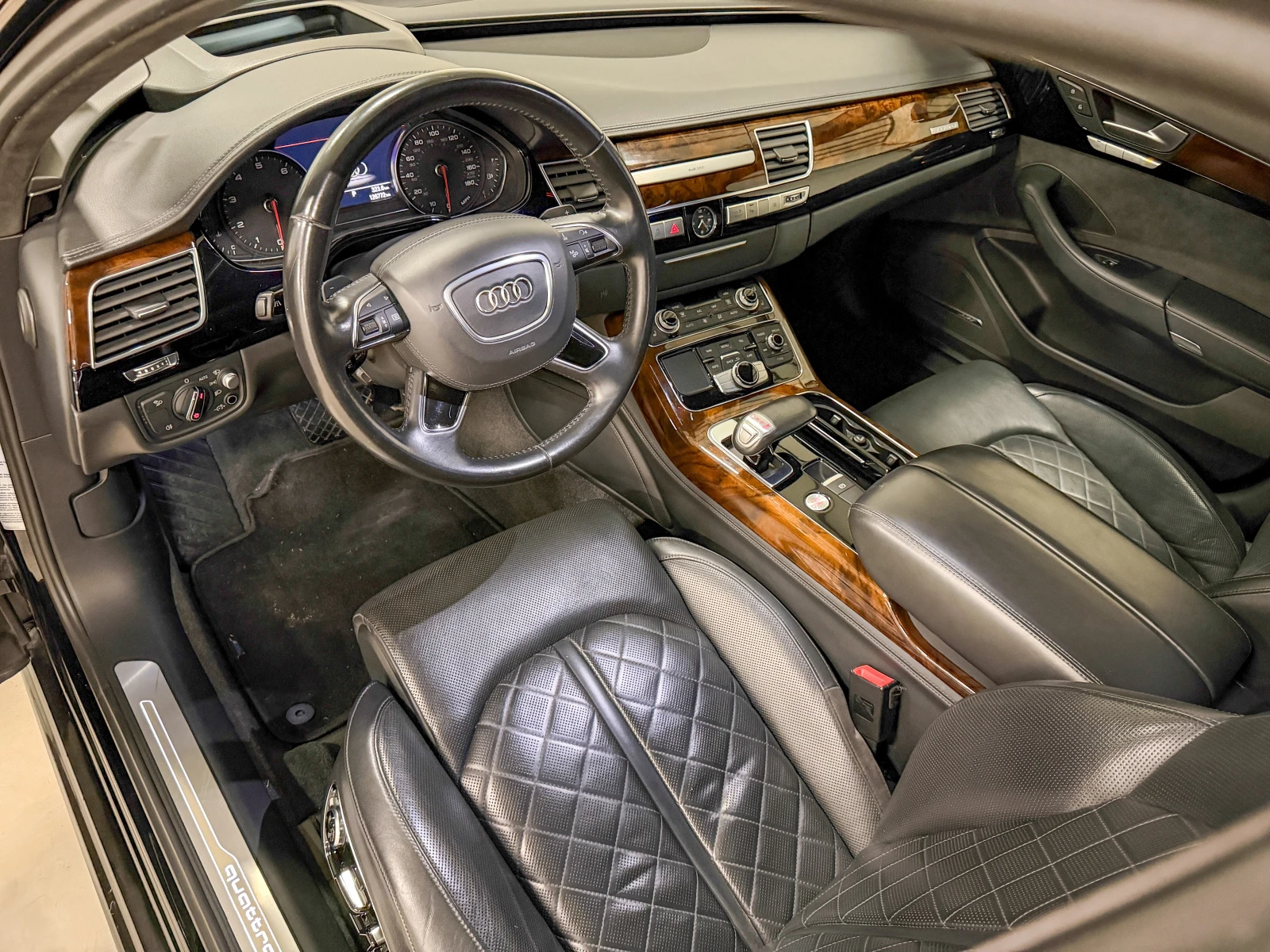 Audi A8 4.0 TFSI LONG V8 S-Line - изображение 7