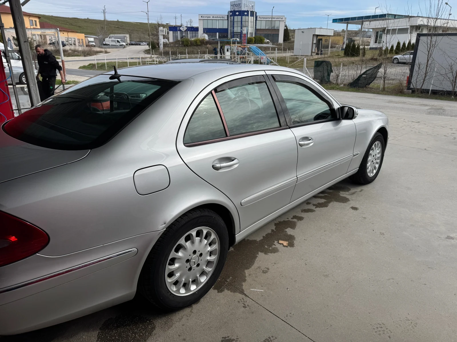 Mercedes-Benz E 270 CDI - изображение 4